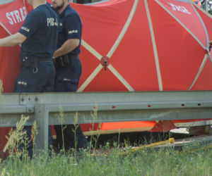 Tragiczne zderzenie osobówki z busem na DK9 w Jasienicy. Kierowca jednego z pojazdów zginął na miejscu