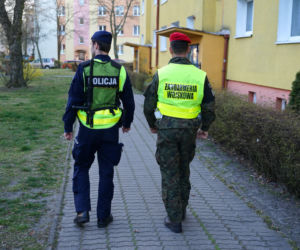 Wojsko na ulicach Bydgoszczy. Pomaga egzekwować obowiązujące obostrzenia