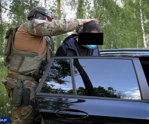 Szef gangu, który prał pieniądze dla kolumbijskich karteli narkotykowych, sprowadzony do Polski