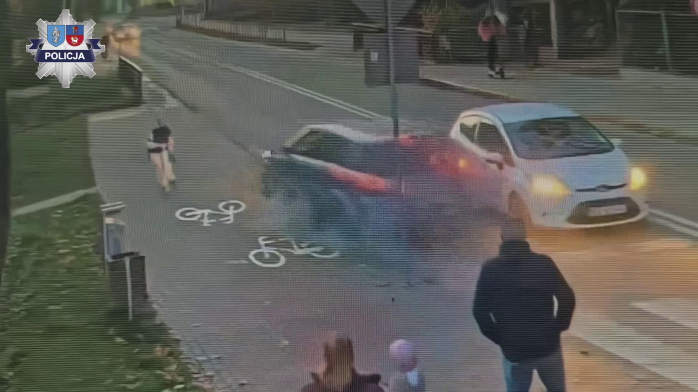 Wjechał na chodnik, minął dziecko i runął z wiaduktu. Nagranie mrozi krew w żyłach!