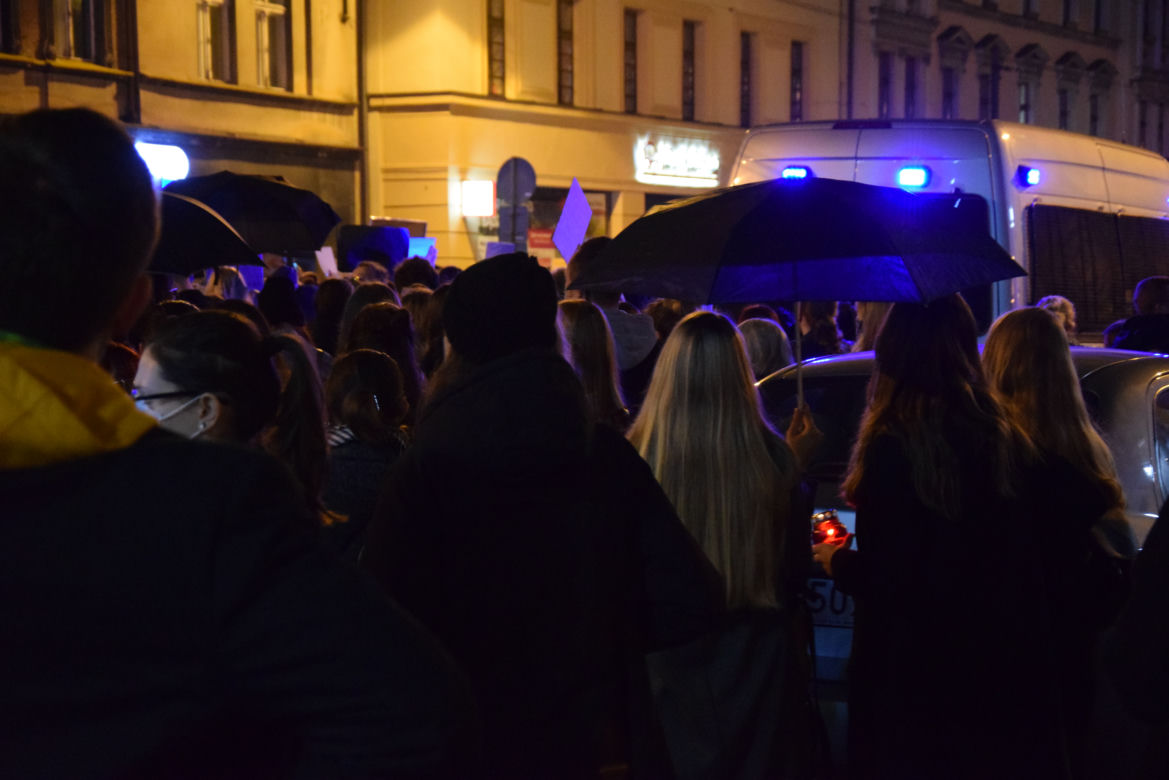 Protest kobiet w Katowicach. Tłumy strajkują przeciwko zakazowi aborcji