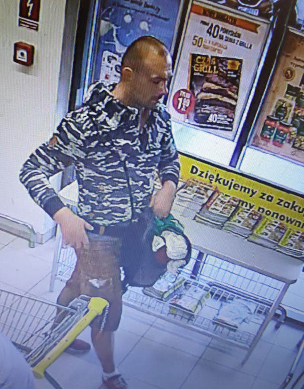 Napadł i okradł na kobietę: Teraz szuka go policja!