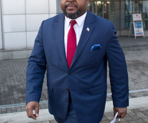 Godson handluje kurczakami w Nigerii