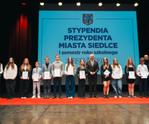 Najzdolniejsi uczniowie odebrali stypendia Prezydenta Miasta Siedlce