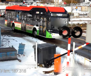 Od tragedii dzieliły sekundy. Mimo czerwonego światła wjechał między rogatki
