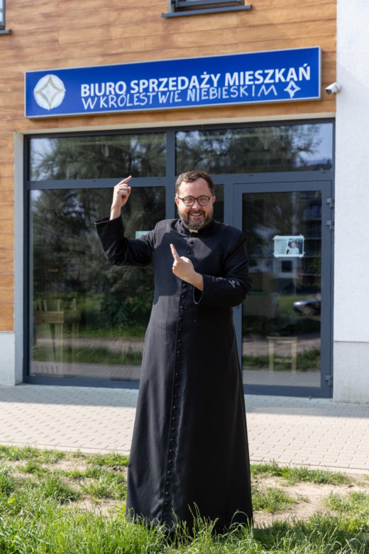Kaplica pęka w szwach, ksiądz chce ją wykupić. Potrzeba milionów