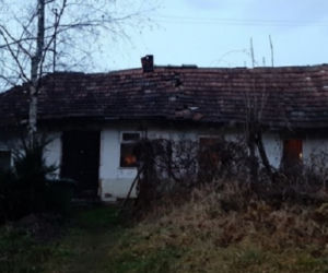 Mieszkają w 200-letnim, walącym się domu! Marzą o bieżącej wodzie i kanalizacji