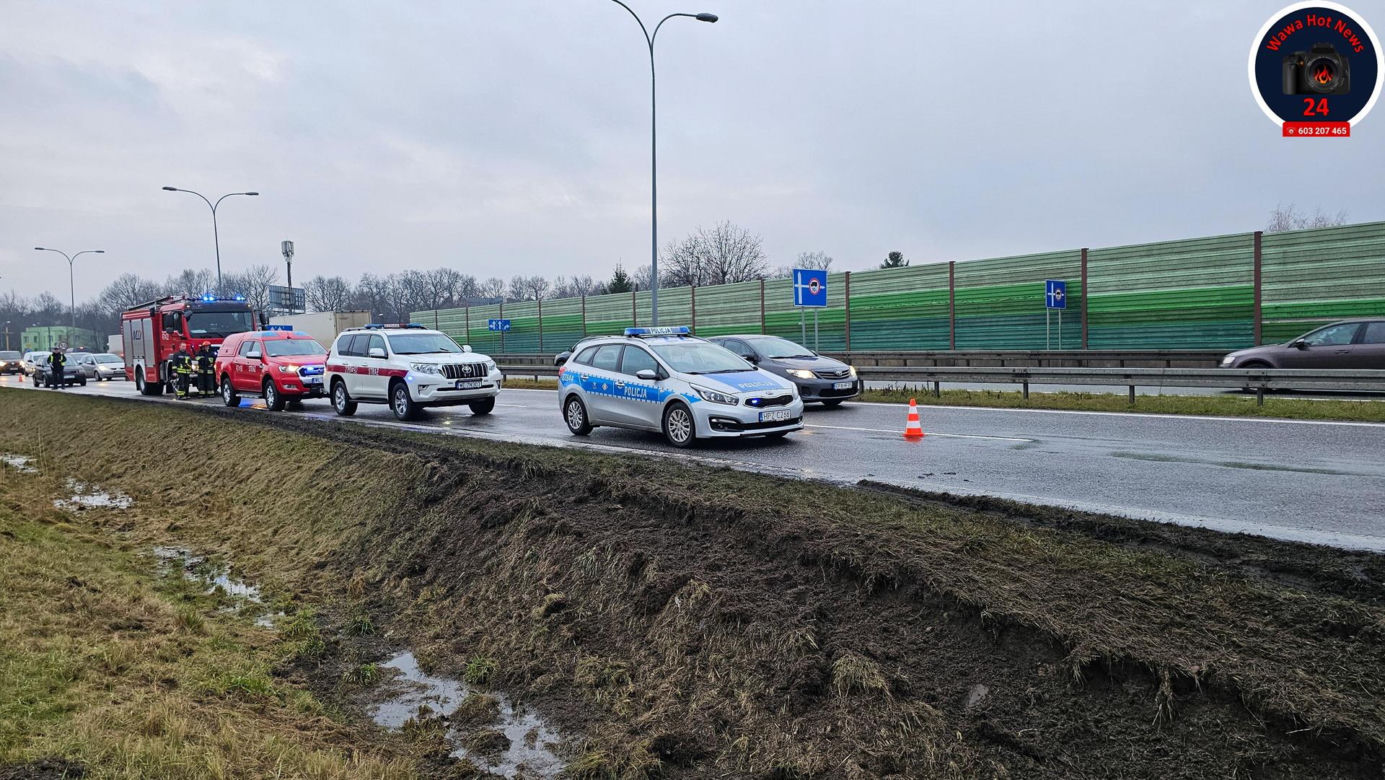 Jabłonna. Autokar w rowie, w środku ponad 20 osób