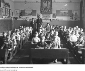 Zobaczcie, jak wyglądały lekcje w krakowskich szkołach prawie 100 lat temu! [ARCHIWALNE ZDJĘCIA]