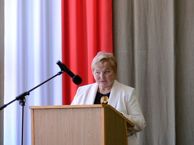 Dyrektor Barbara Krakós podkreśla pomoc Polskiego Związku Pracodawców Budownictwa oraz Stowarzyszenia Wychowanków Technikum Budowlanego w walce o niedopuszczenie do "wygaśnięcia" technikum