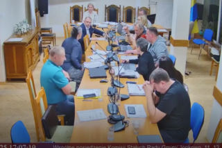 Skandaliczne sceny. Radna wpadła w furię. Krzyki w kierunku wójta. „Nie drzyj ryja!”