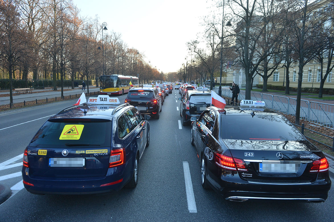 Protest taksówkarzy pod KPRM