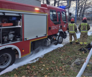 Pożar na terenie dawnej rafinerii w Czechowicach-Dziedzicach. Czarny dym nad miastem