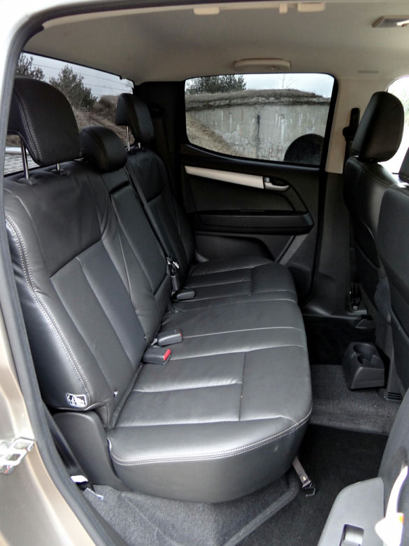 Isuzu D-MAX - siedzenia