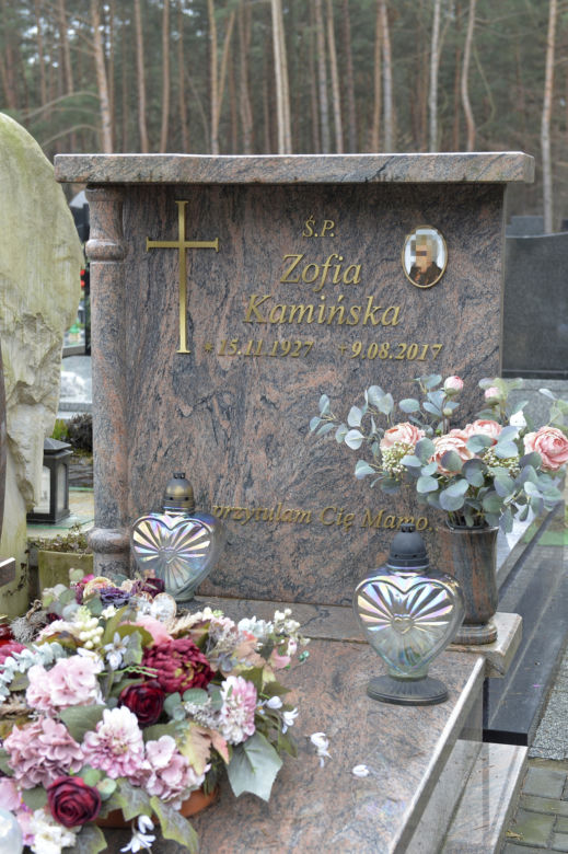 Tak wygląda rodzinny grób Emiliana Kamińskiego. To tu spocznie aktor? 