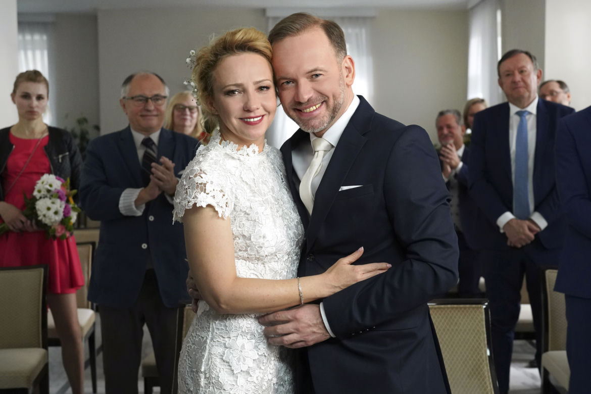 Barwy szczęścia, odc. 2626: Sabina (Barbara Jonak), Kazik (Grzegorz Mielczarek), Zdzisio (Zbigniew Buczkowski)