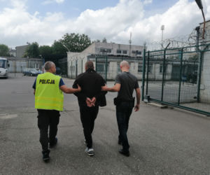 Piotrków Trybunalski: Szajka złodziei w sortowni firmy kurierskiej. Pracownicy kradli przesyłki