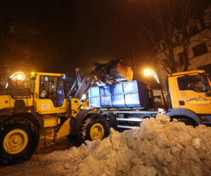 Akcja wywożenia śniegu z Krupówek