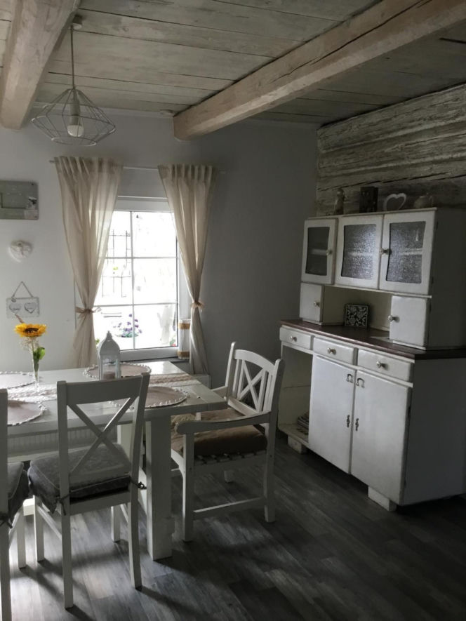 Remont drewnianej chaty w Bełdnie