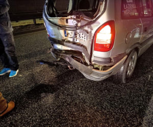 Wielka kraksa na Trasie Łazienkowskiej. Zgasł mu Opel, huknął w niego Renault