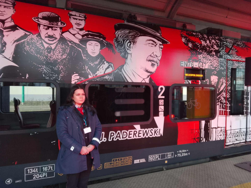 Tak wygląda specjalny pociąg Kolei Wielkopolskich z okazji 105. rocznicy wybuchu Powstania Wielkopolskiego