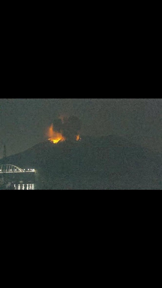 Wielki wybuch wulkanu! Słup dymu na 4 kilometry, władze ostrzegają