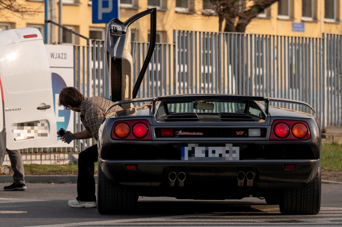 Maciej musiał przeżywa tortury w Lamborghini