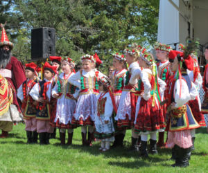Za sprawą dzieci z Polskiej Szkoły Tańca Maki, polski folklor zawitał na scenę tegorocznego festiwalu. Każdego roku  organizowany przez studentów Rutgers University festiwal przyciąga od 15. do 18. ty