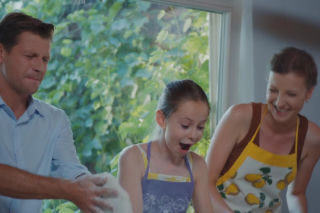 M jak miłość odc. 1902. Hania (Wiktoria Basik), Natalka (Dominika Suchecka), Adam Karski (Patryk Szwichtenberg)