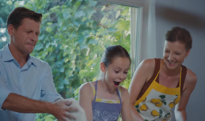 M jak miłość odc. 1902. Hania (Wiktoria Basik), Natalka (Dominika Suchecka), Adam Karski (Patryk Szwichtenberg)