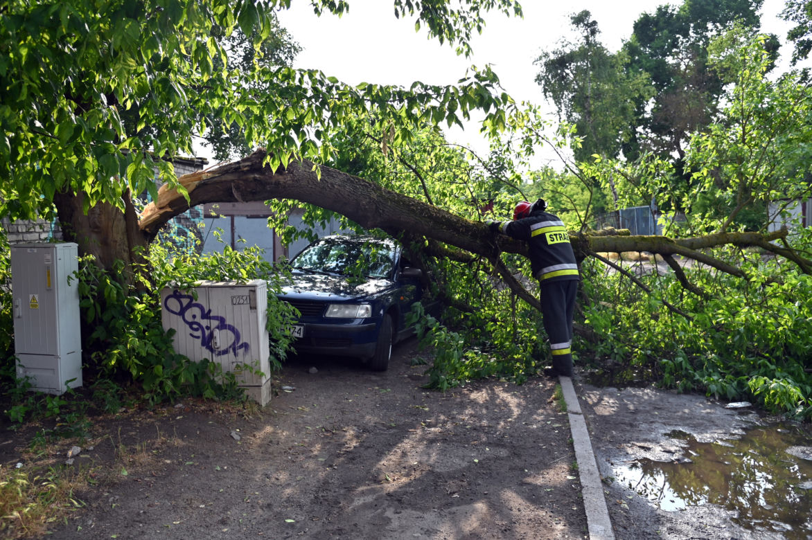 Szczecin: Zniszczenia po przejściu gwałtownej burzy