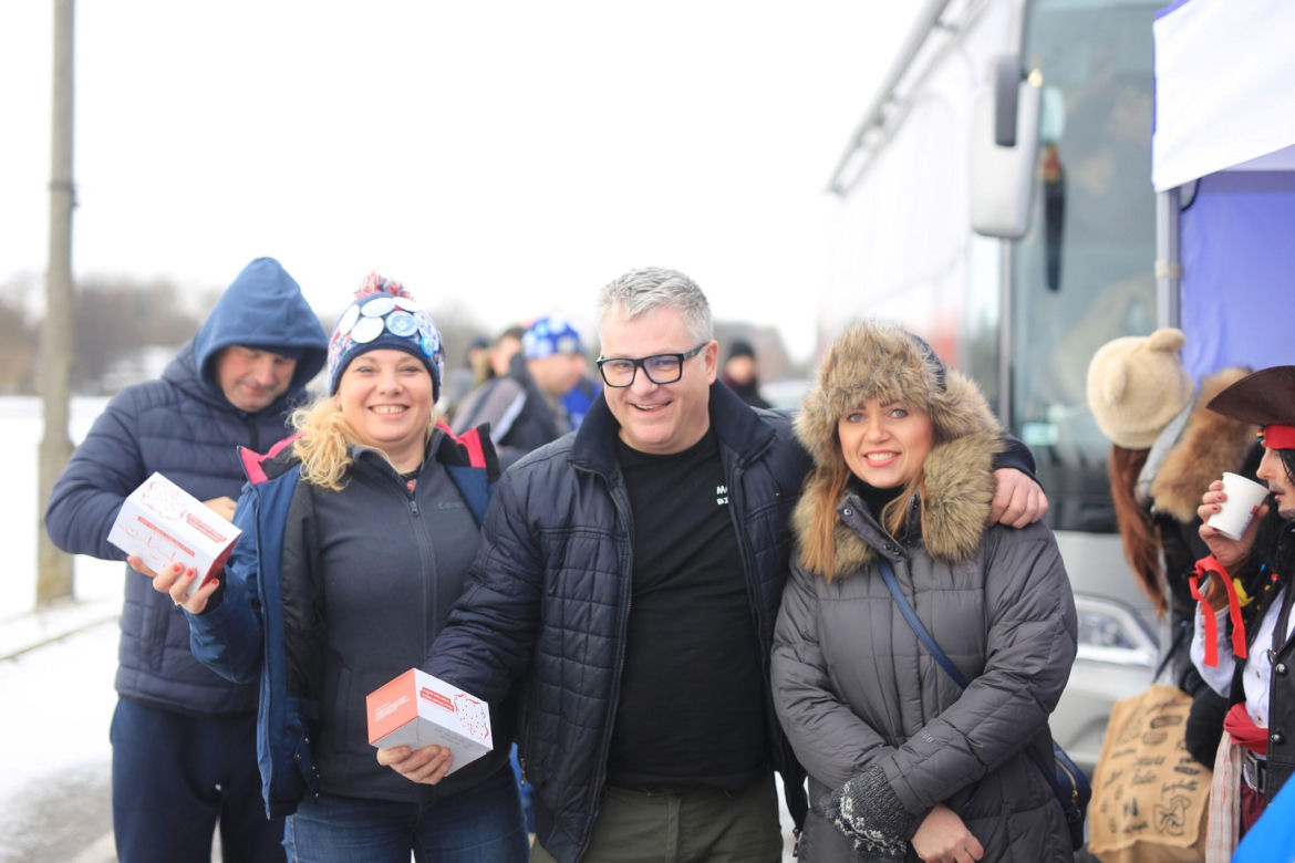 „Lodowata krew z gorących serc”. Lubelskie morsy morsują i pomagają!