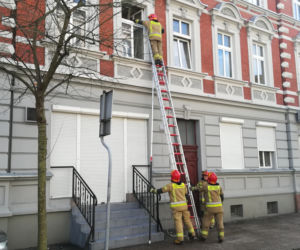 Bydgoszcz. Kobieta z dwójką dzieci była uwięziona w mieszkaniu! Błagała o pomoc [ZDJĘCIA]