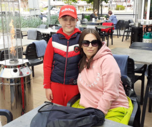 Przechodnie w Iławie bez maseczek oraz pierwsi klienci ogródków w restauracjach