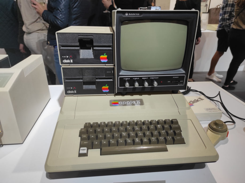 To jedyne takie muzeum w Polsce. Eksponaty Apple w Fabryce Norblina