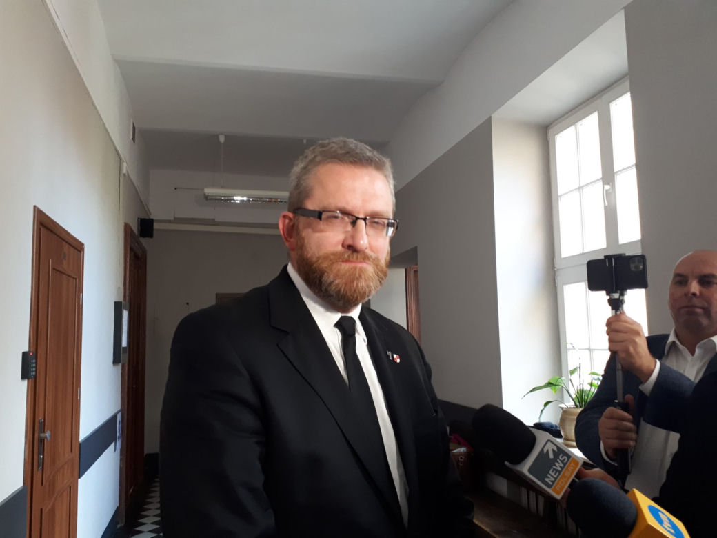 Braun wśród kamer i dziennikarzy 