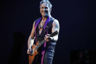 Wrócił do korzeni po czterech dekadach! Gitarzysta Def Leppard nagrał nowe utwory ze swoim pierwszym zespołem