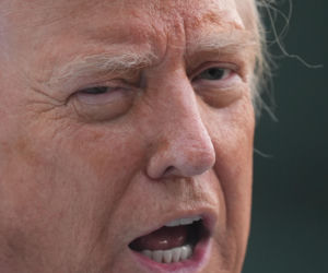 Przywódca Chin przyleciał do USA. Też przeszedł po czerwonym dywanie