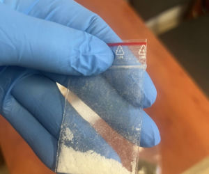 Musieli użyć pałki i wybić szybę w aucie. Niecodzienny przebieg policyjnej interwencji w powiecie rawickim