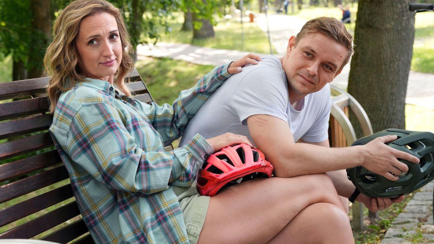 Barwy szczęścia odc. 3281. Asia Sokalska (Anna Gzyra), Hubert (Marek Molak)