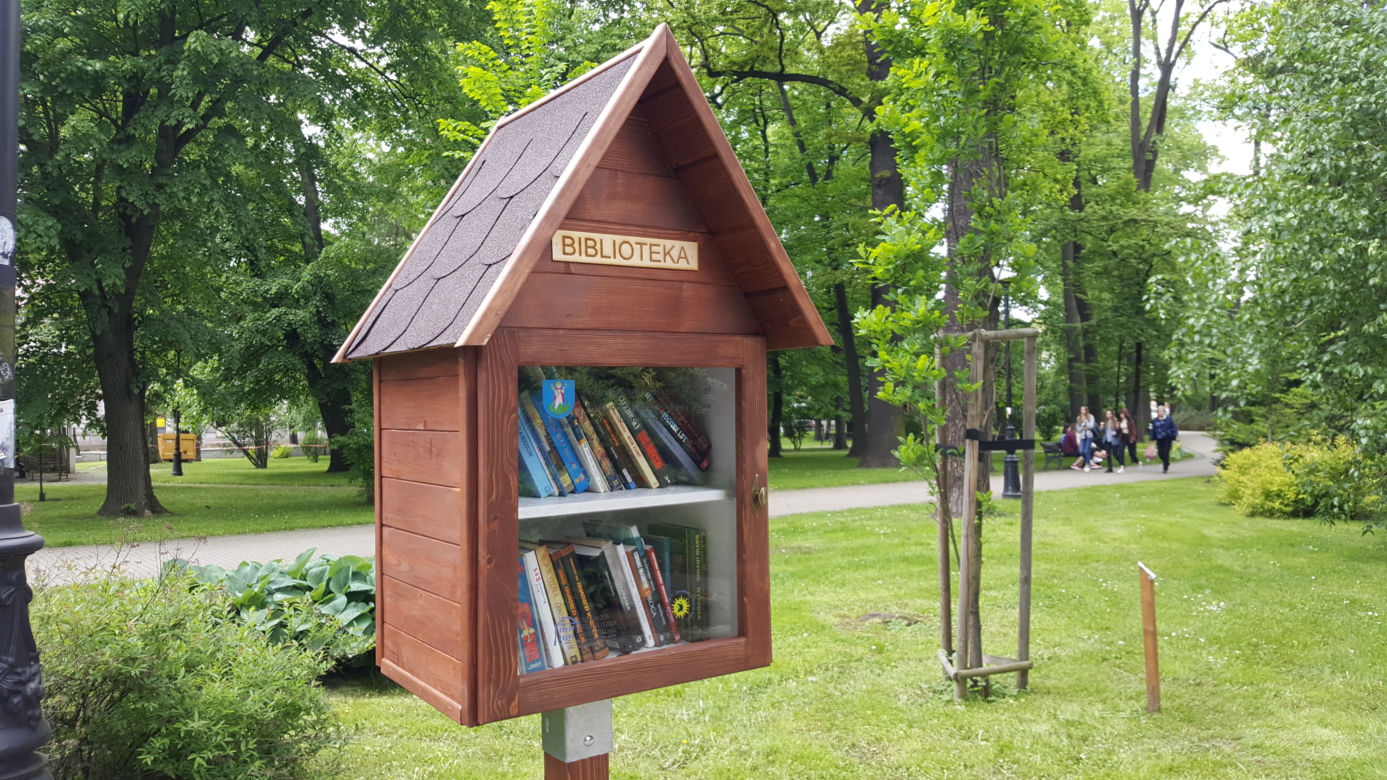 Plenerowa biblioteka w centrum Nowego Sącza