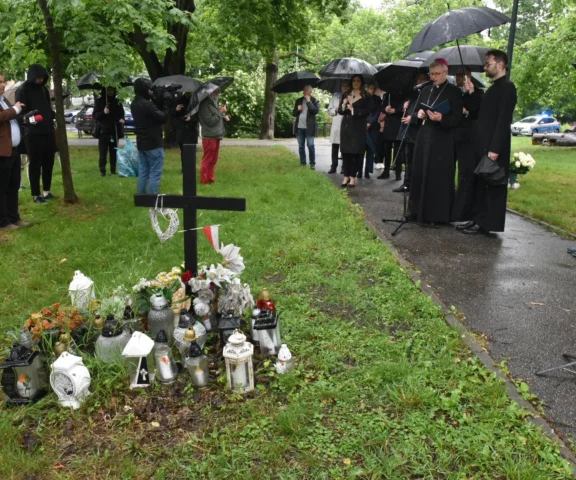Modlili się w miejscu zabójstwa 24-letniej Klaudii. Wtem atak!