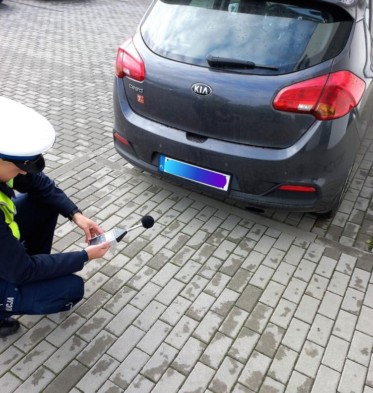 Policjanci podchodzą do aut z mikrofonem. Posypały się kary, bo kierowcy nie wiedzą o tym wykroczeniu