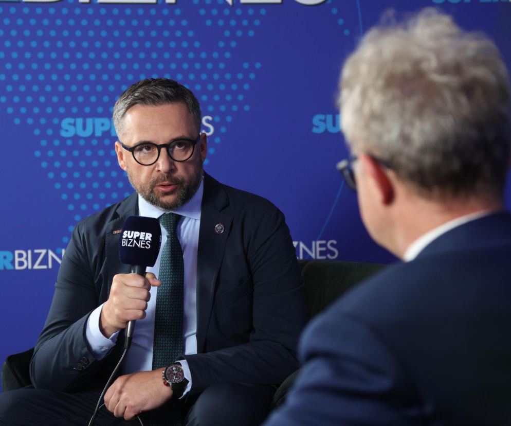 Minister Marcin Kulasek podczas wywiadu dla SE Superbiz mówi o roli nauki w biznesie i wsparciu dla Ukrainy.