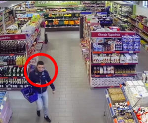Toruń: Ukradli kilka butelek whisky. Rozpoznajesz tych mężczyzn?