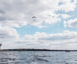 Wielka akcja w Rybniku! Wojskowe helikoptery, żołnierze na łodziach i spadochroniarze