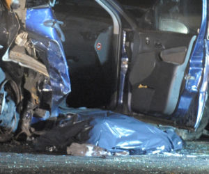 Dziekanów Leśny: Wypadek. Nie żyje pasażer stojącego na poboczu auta, w które uderzył bus GALERIA