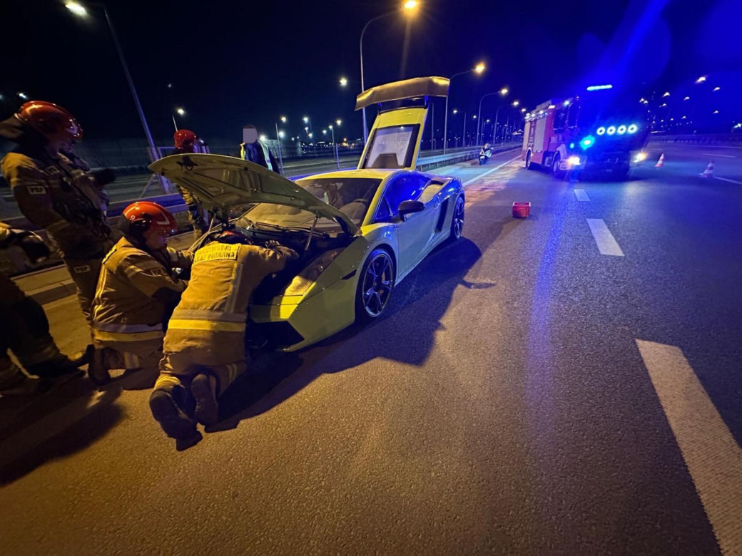 Warszawa: Pożar Lamborghini na S79. Luksusowe auto spłonęło