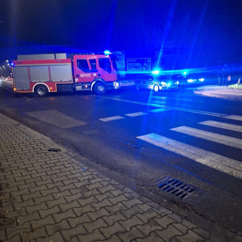 Wypadek na DK78 w Radlinie. Samochody zderzyły się czołowo. Droga jest zablokowana ZDJĘCIA