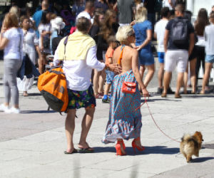 Joanna Racewicz  całuje się na plaży